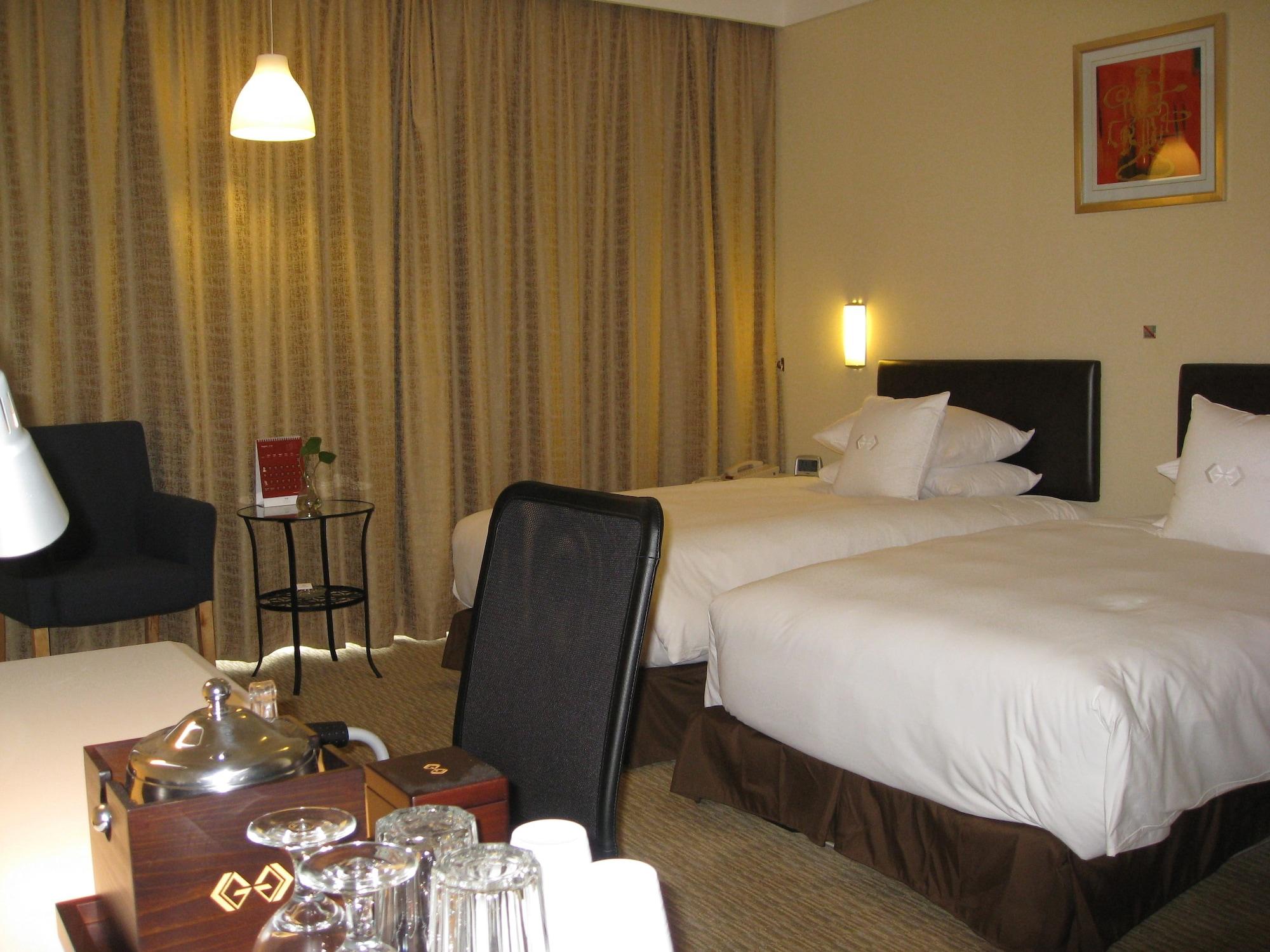 Gloria Plaza Hotel Kangqiao Shanghai Extérieur photo