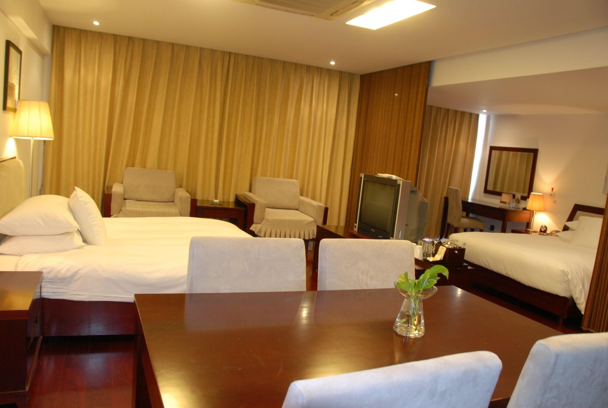 Gloria Plaza Hotel Kangqiao Shanghai Extérieur photo