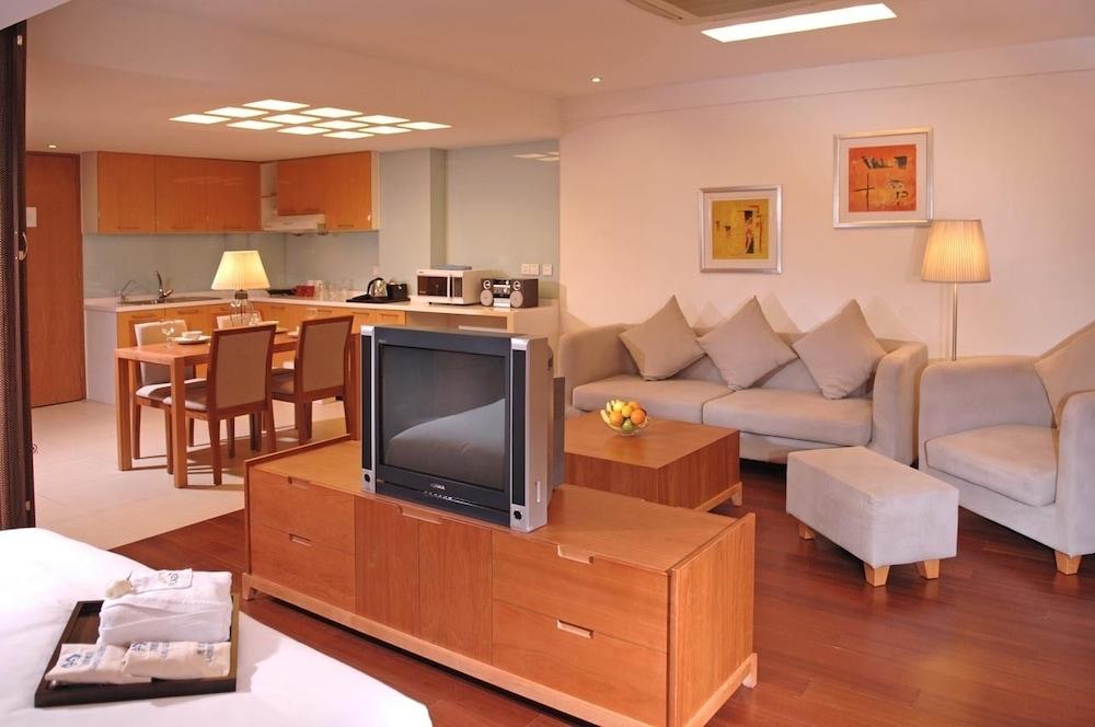 Gloria Plaza Hotel Kangqiao Shanghai Extérieur photo
