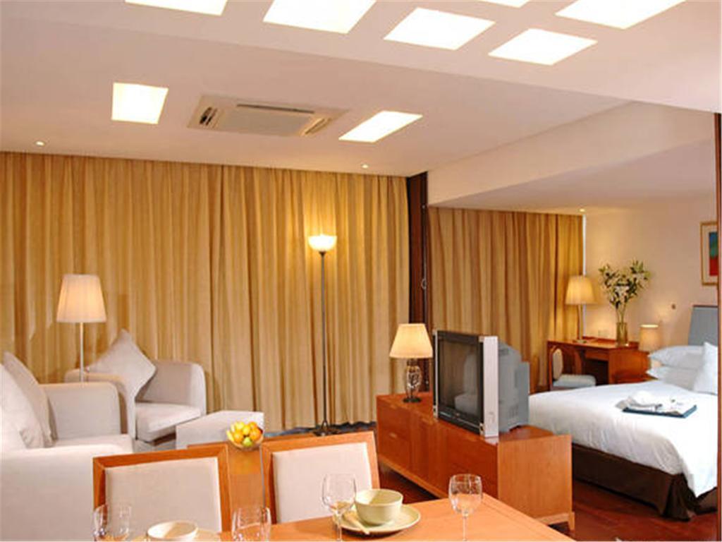 Gloria Plaza Hotel Kangqiao Shanghai Extérieur photo
