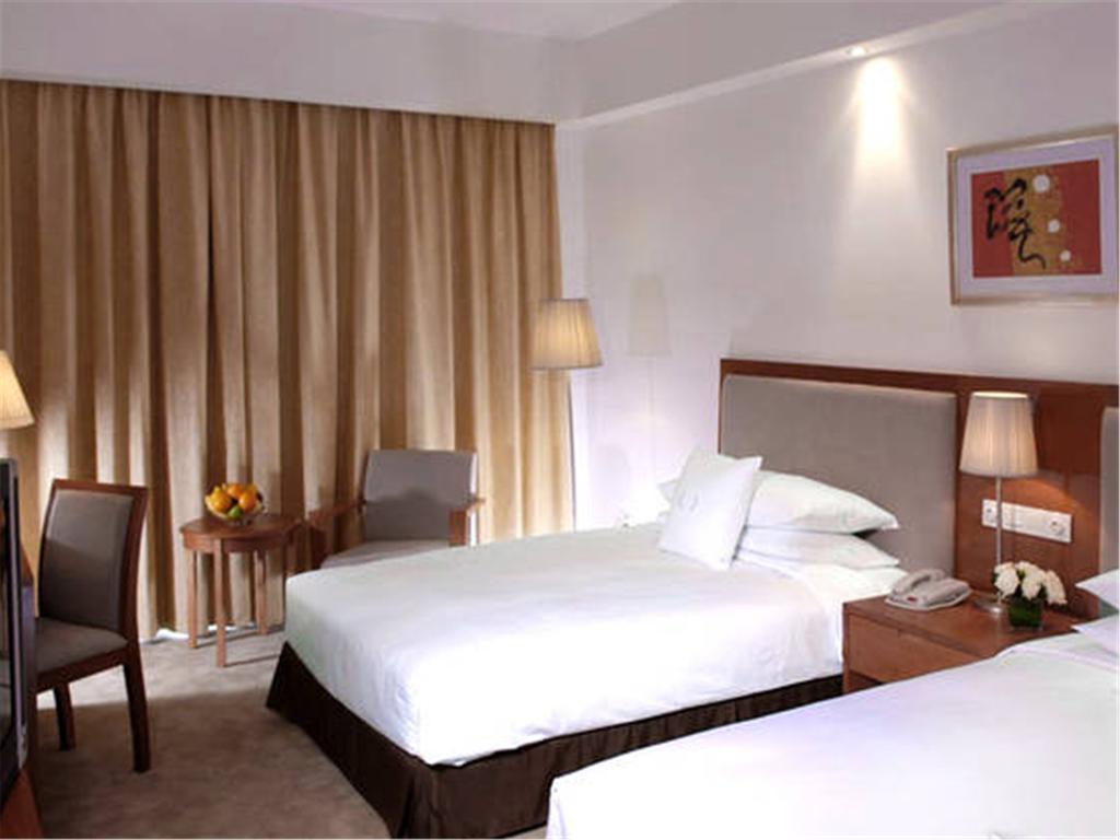 Gloria Plaza Hotel Kangqiao Shanghai Extérieur photo
