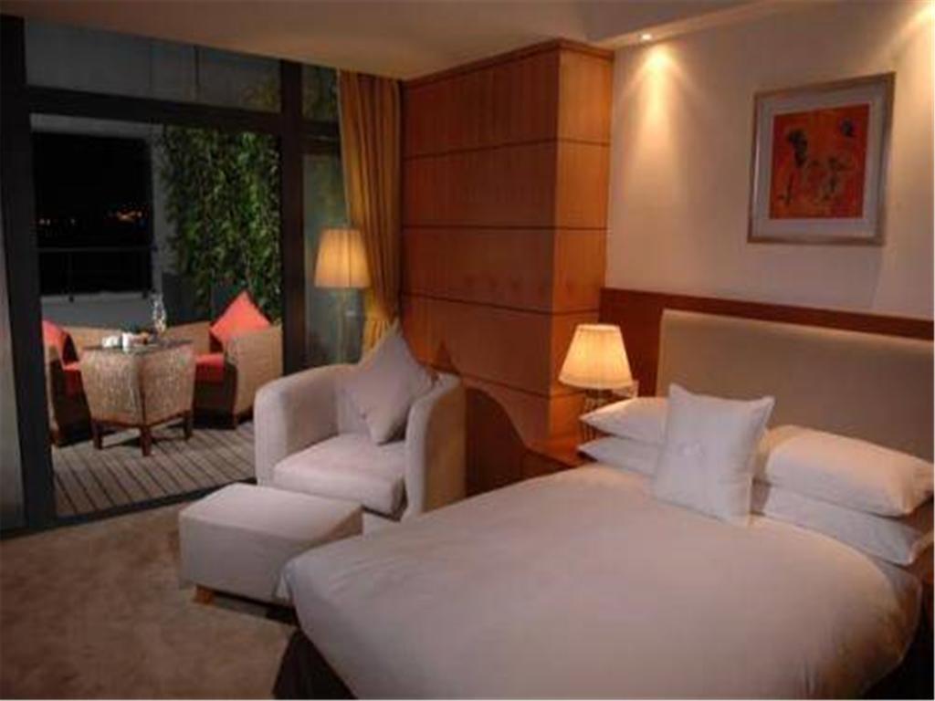 Gloria Plaza Hotel Kangqiao Shanghai Extérieur photo