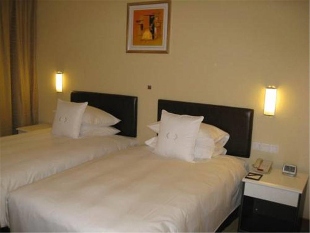 Gloria Plaza Hotel Kangqiao Shanghai Extérieur photo