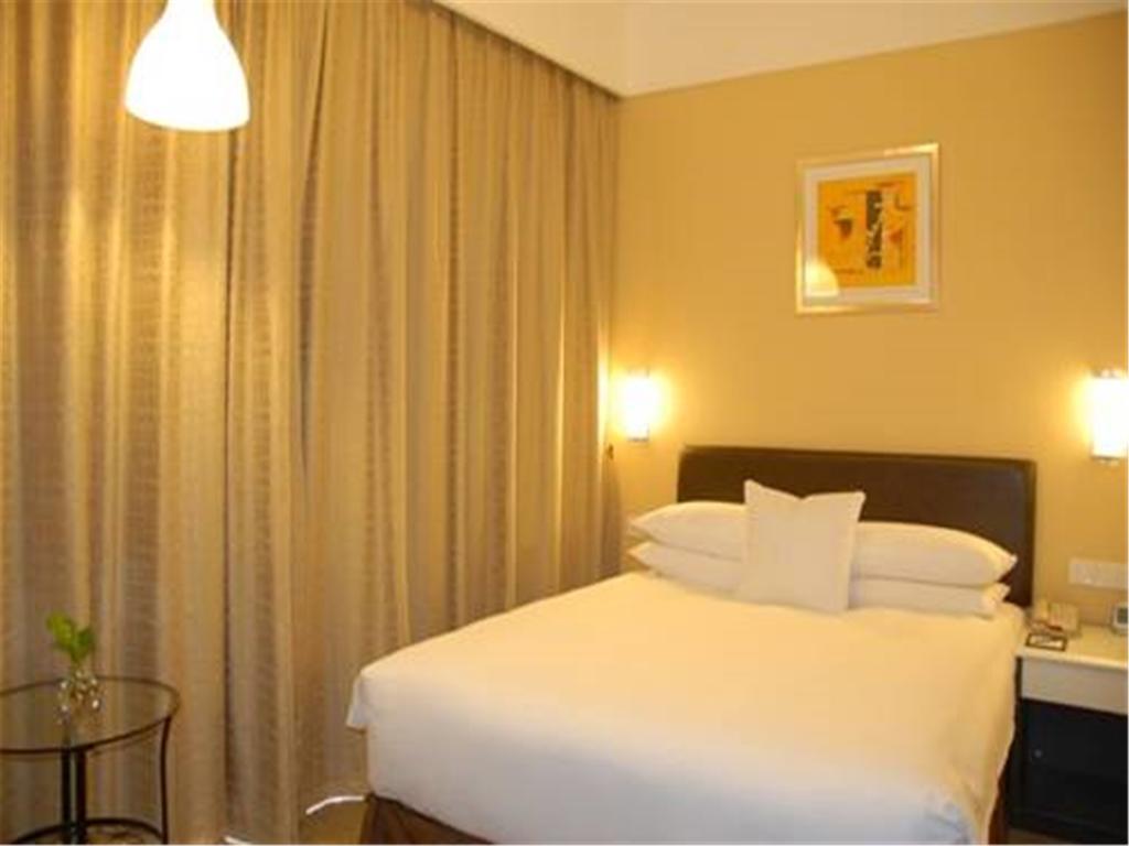Gloria Plaza Hotel Kangqiao Shanghai Extérieur photo