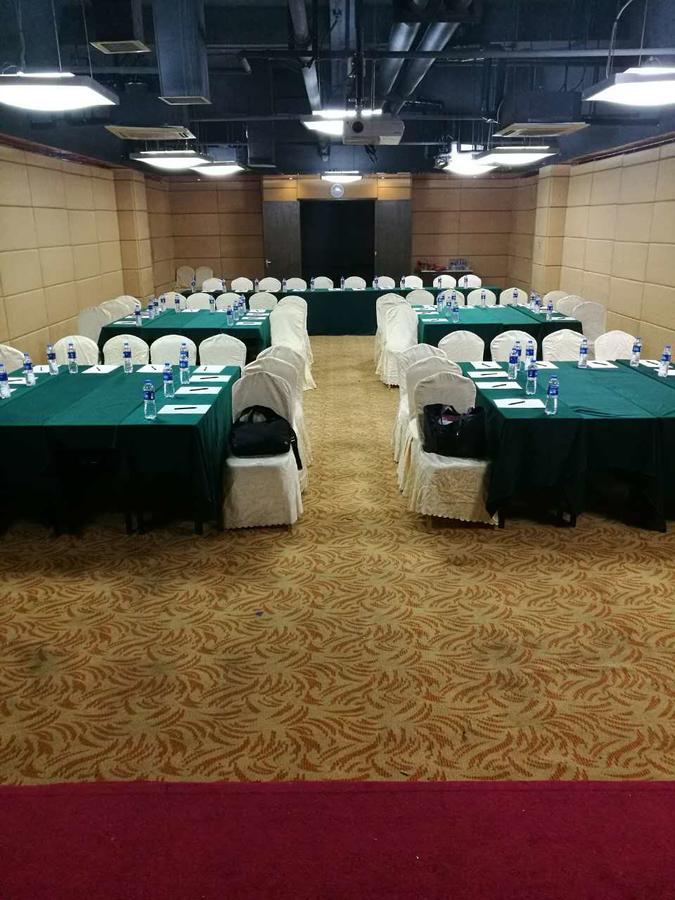 Gloria Plaza Hotel Kangqiao Shanghai Extérieur photo