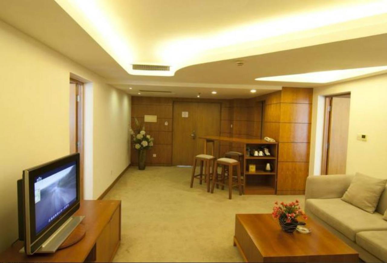 Gloria Plaza Hotel Kangqiao Shanghai Extérieur photo
