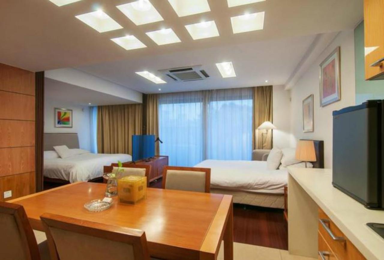 Gloria Plaza Hotel Kangqiao Shanghai Extérieur photo