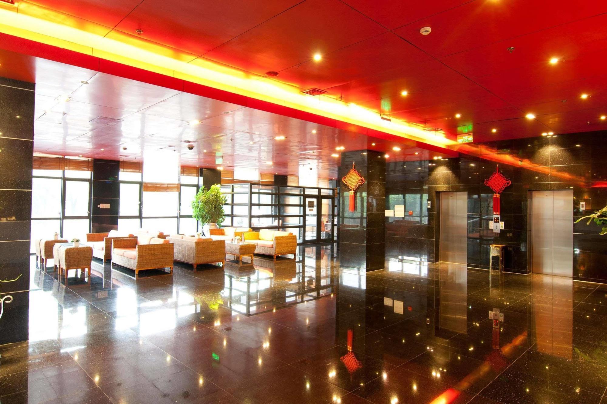 Gloria Plaza Hotel Kangqiao Shanghai Extérieur photo