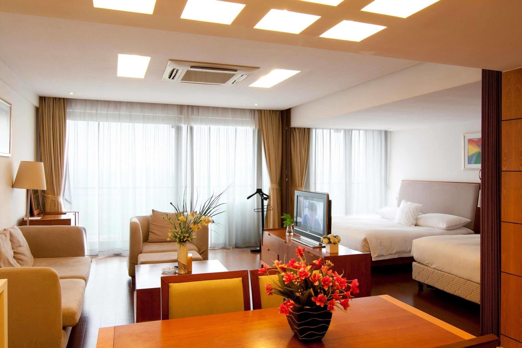 Gloria Plaza Hotel Kangqiao Shanghai Extérieur photo