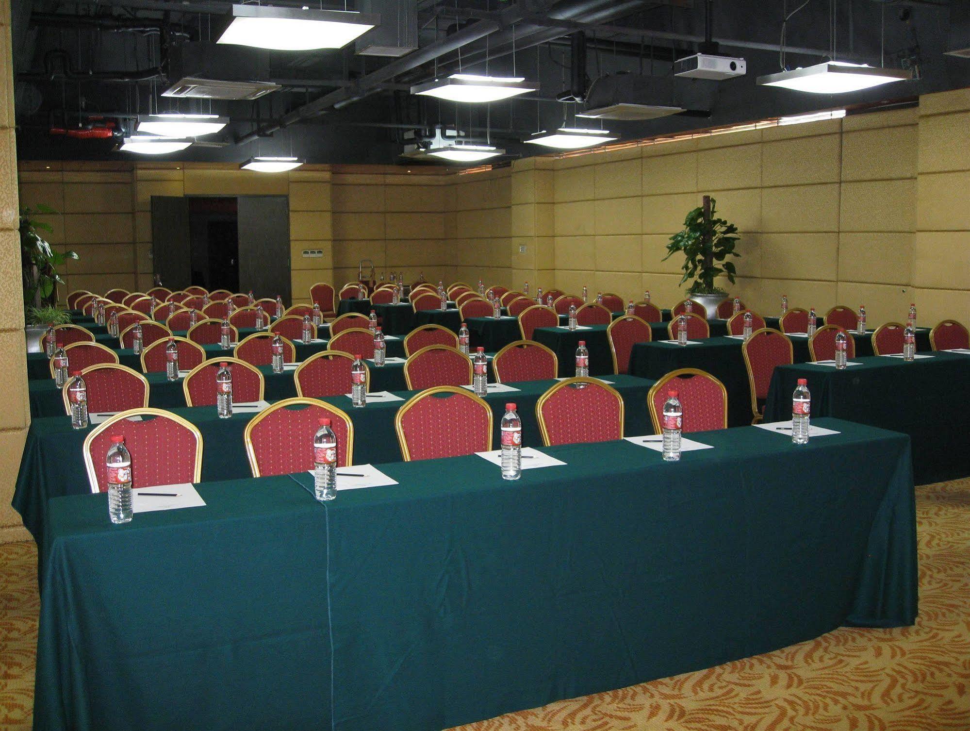 Gloria Plaza Hotel Kangqiao Shanghai Extérieur photo
